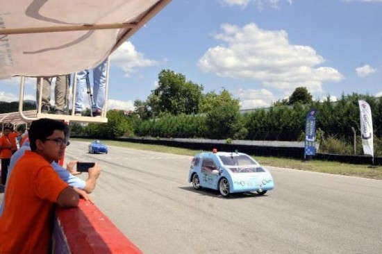 öğrencilerin tasarım arabaları yarıştı